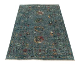 Surface texture of New Farahan rug with natural Wool and intricate pattern