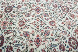 Central medallion detail of 1970s Sarough rug from Iran / Persia