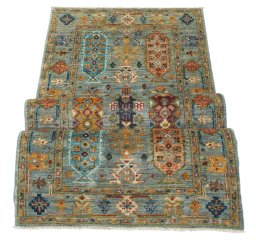 Central medallion detail of New Farahan rug from Pakistan