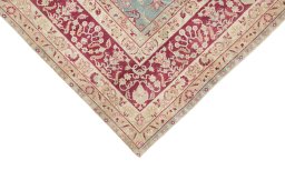 Central medallion detail of 1920s Farahan rug from Iran / Persia