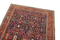 Surface texture of 1900s Farahan rug with natural Wool and intricate pattern
