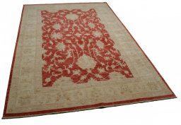 Corner detail of New Farahan rug showing border pattern and Wool pile
