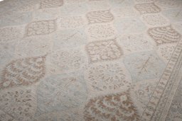 Corner detail of New Farahan rug showing border pattern and Wool pile