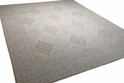 Corner detail of New Farahan rug showing border pattern and Wool pile