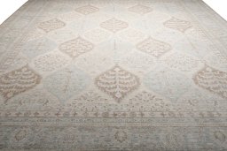Surface texture of New Farahan rug with natural Wool and intricate pattern