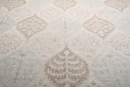 Central medallion detail of New Farahan rug from Pakistan