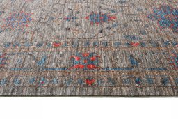 Corner detail of New Farahan rug showing border pattern and Wool pile