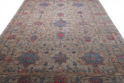 Surface texture of New Farahan rug with natural Wool and intricate pattern