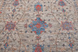Central medallion detail of New Farahan rug from Pakistan