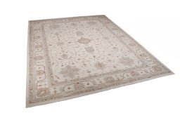 Corner detail of New Farahan rug showing border pattern and Wool pile