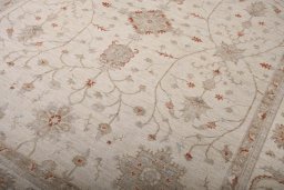 Central medallion detail of New Farahan rug from Pakistan