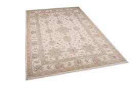Corner detail of New Farahan rug showing border pattern and Wool pile