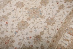 Central medallion detail of New Farahan rug from Pakistan