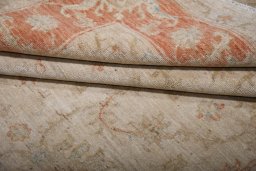 Corner detail of New Farahan rug showing border pattern and Wool pile
