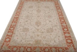 Surface texture of New Farahan rug with natural Wool and intricate pattern