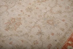 Central medallion detail of New Farahan rug from Pakistan