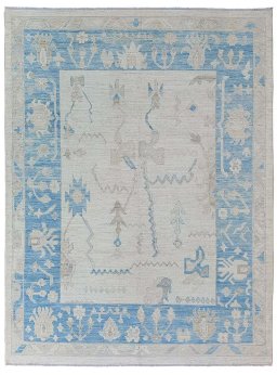 Full view of New Farahan rug from Pakistan, 367 × 276 cm in Beige tones
