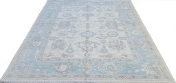 Surface texture of New Farahan rug with natural Wool and intricate pattern