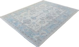 Backside of handmade New Farahan rug showing knot structure and weave density