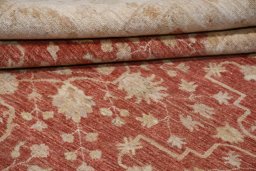 Corner detail of New Farahan rug showing border pattern and Wool pile