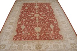Surface texture of New Farahan rug with natural Wool and intricate pattern