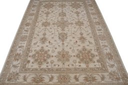 Surface texture of New Farahan rug with natural Wool and intricate pattern