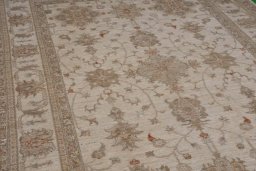 Central medallion detail of New Farahan rug from Pakistan