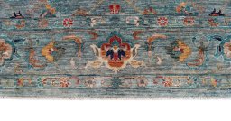Corner detail of New Farahan rug showing border pattern and Wool pile