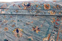 Surface texture of New Farahan rug with natural Wool and intricate pattern