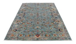 Surface texture of New Farahan rug with natural Wool and intricate pattern
