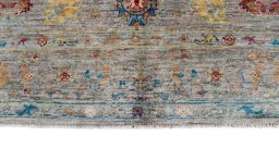 Corner detail of New Farahan rug showing border pattern and Wool pile
