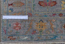 Central medallion detail of New Farahan rug from Pakistan