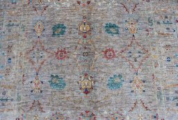 Central medallion detail of New Farahan rug from Pakistan