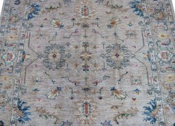 Central medallion detail of New Farahan rug from Pakistan