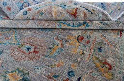 Surface texture of New Farahan rug with natural Wool and intricate pattern