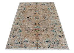 Surface texture of New Farahan rug with natural Wool and intricate pattern