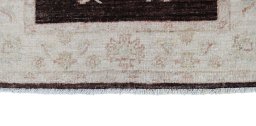 Corner detail of New Farahan rug showing border pattern and Wool pile