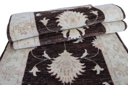 Surface texture of New Farahan rug with natural Wool and intricate pattern