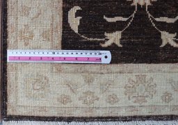 Central medallion detail of New Farahan rug from Pakistan