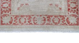Corner detail of New Farahan rug showing border pattern and Wool pile