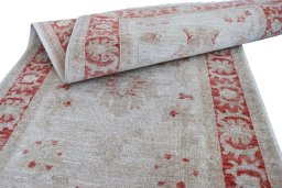 Surface texture of New Farahan rug with natural Wool and intricate pattern