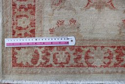 Central medallion detail of New Farahan rug from Pakistan