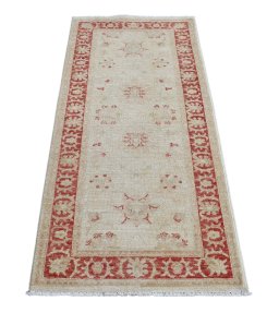 Surface texture of New Farahan rug with natural Wool and intricate pattern