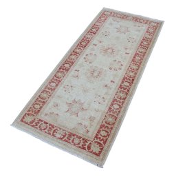 Corner detail of New Farahan rug showing border pattern and Wool pile