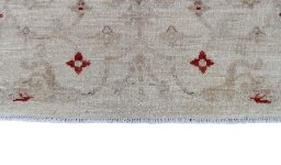 Corner detail of New Farahan rug showing border pattern and Wool pile
