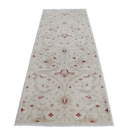 Surface texture of New Farahan rug with natural Wool and intricate pattern