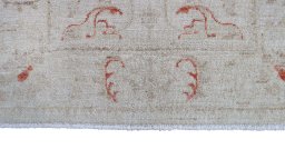 Corner detail of New Farahan rug showing border pattern and Wool pile