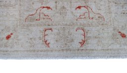 Corner detail of New Farahan rug showing border pattern and Wool pile