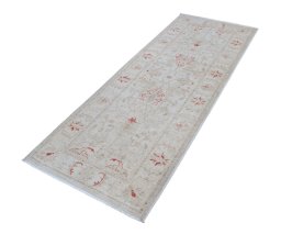Corner detail of New Farahan rug showing border pattern and Wool pile