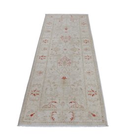 Surface texture of New Farahan rug with natural Wool and intricate pattern